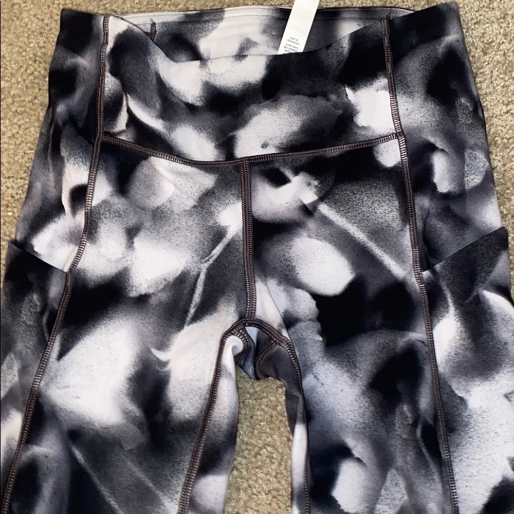 Lululemon Size 2 cropped Leggings